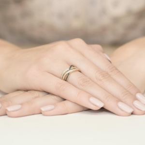 Pierścionek z Brylantami 0,27ct z żółtego złota próby 585. W-0215